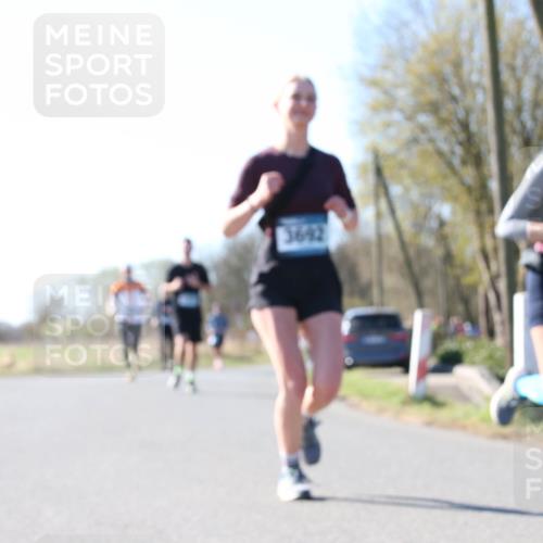 06.04.2025 - 44. Internationalen Wilhelmsburger Insellauf Jannik Wohlers http://msf.ph/oto/7623128 06.04.2025 10:26:03 Laufen 3692 meine-sportfotos.de