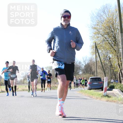 06.04.2025 - 44. Internationalen Wilhelmsburger Insellauf Jannik Wohlers http://msf.ph/oto/7623168 06.04.2025 10:26:16 Laufen 4614, 057 meine-sportfotos.de