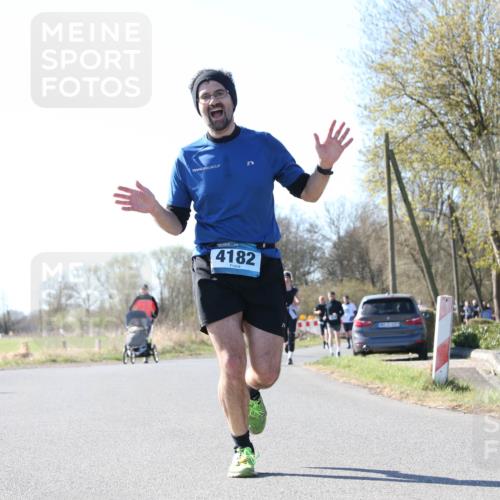 06.04.2025 - 44. Internationalen Wilhelmsburger Insellauf Jannik Wohlers http://msf.ph/oto/7623269 06.04.2025 10:27:06 Laufen 4182 meine-sportfotos.de