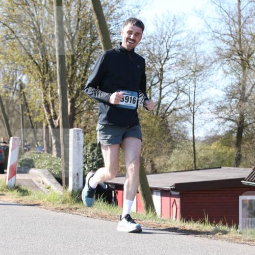 06.04.2025 - 44. Internationalen Wilhelmsburger Insellauf Jannik Wohlers http://msf.ph/oto/7623275 06.04.2025 10:27:19 Laufen 3916 meine-sportfotos.de