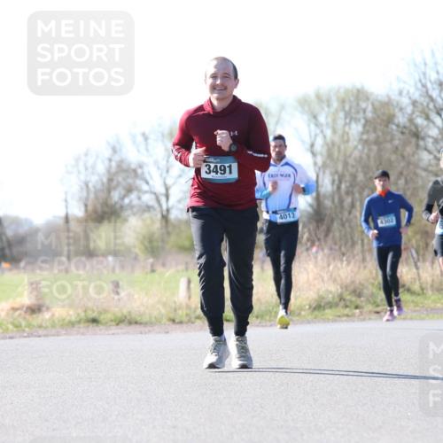 06.04.2025 - 44. Internationalen Wilhelmsburger Insellauf Jannik Wohlers http://msf.ph/oto/7623320 06.04.2025 10:27:29 Laufen 3491, 4013, 4302, 1518 meine-sportfotos.de