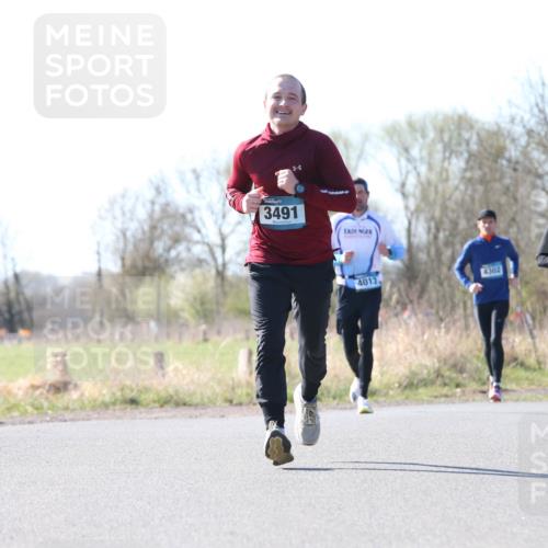 06.04.2025 - 44. Internationalen Wilhelmsburger Insellauf Jannik Wohlers http://msf.ph/oto/7623321 06.04.2025 10:27:30 Laufen 3491, 4013, 4302, 3518 meine-sportfotos.de
