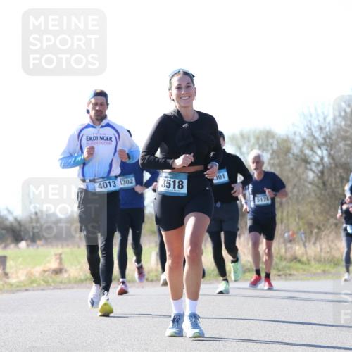 06.04.2025 - 44. Internationalen Wilhelmsburger Insellauf Jannik Wohlers http://msf.ph/oto/7623329 06.04.2025 10:27:35 Laufen 4013, 1302, 3518, 301, 5174, 391 meine-sportfotos.de