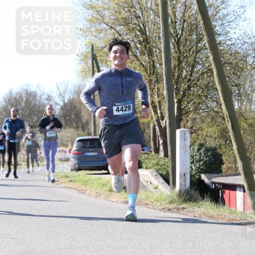 06.04.2025 - 44. Internationalen Wilhelmsburger Insellauf Jannik Wohlers http://msf.ph/oto/7623336 06.04.2025 10:27:37 Laufen 1518, 3918, 8, 31, 4323, 4429 meine-sportfotos.de