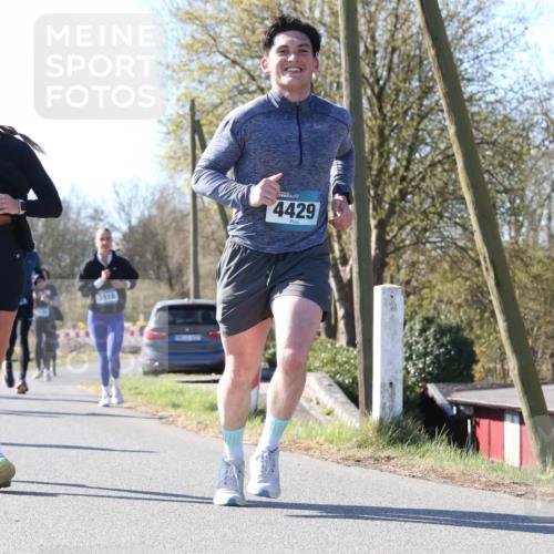 06.04.2025 - 44. Internationalen Wilhelmsburger Insellauf Jannik Wohlers http://msf.ph/oto/7623338 06.04.2025 10:27:37 Laufen 3518, 3918, 4429 meine-sportfotos.de