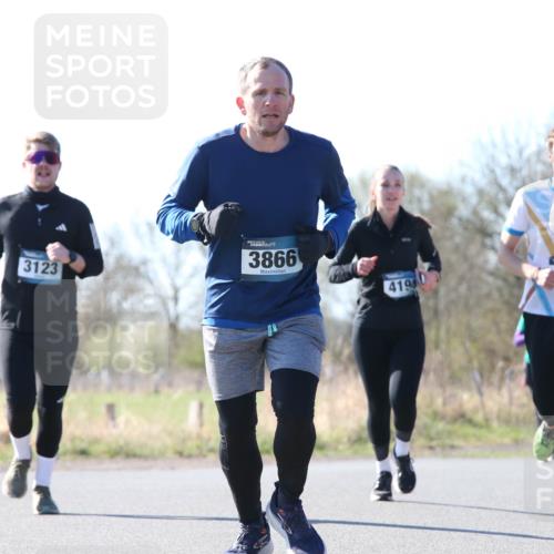 06.04.2025 - 44. Internationalen Wilhelmsburger Insellauf Jannik Wohlers http://msf.ph/oto/7623399 06.04.2025 10:28:05 Laufen 3123, 3866, 41940, 106, 4097 meine-sportfotos.de