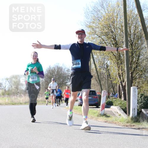 06.04.2025 - 44. Internationalen Wilhelmsburger Insellauf Jannik Wohlers http://msf.ph/oto/7623450 06.04.2025 10:28:15 Laufen 3687, 3489, 4323 meine-sportfotos.de