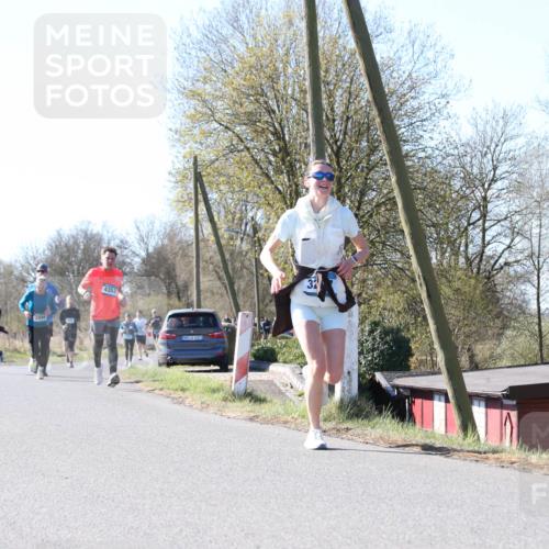 06.04.2025 - 44. Internationalen Wilhelmsburger Insellauf Jannik Wohlers http://msf.ph/oto/7623469 06.04.2025 10:28:21 Laufen 4352, 31, 4323, 32 meine-sportfotos.de