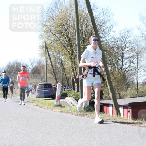 06.04.2025 - 44. Internationalen Wilhelmsburger Insellauf Jannik Wohlers http://msf.ph/oto/7623472 06.04.2025 10:28:21 Laufen 3999, 4352, 31, 4323, 31 meine-sportfotos.de