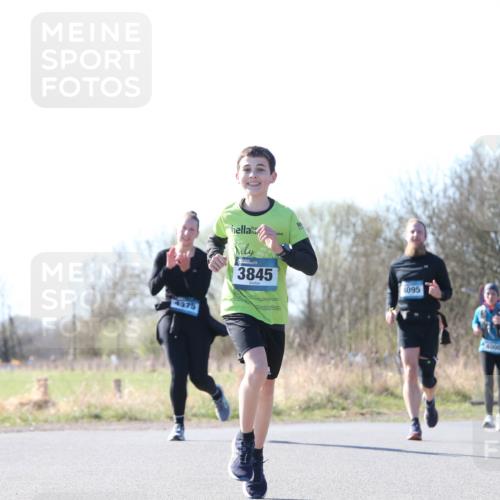 06.04.2025 - 44. Internationalen Wilhelmsburger Insellauf Jannik Wohlers http://msf.ph/oto/7623479 06.04.2025 10:28:25 Laufen 4375, 3845, 4095, 4000 meine-sportfotos.de