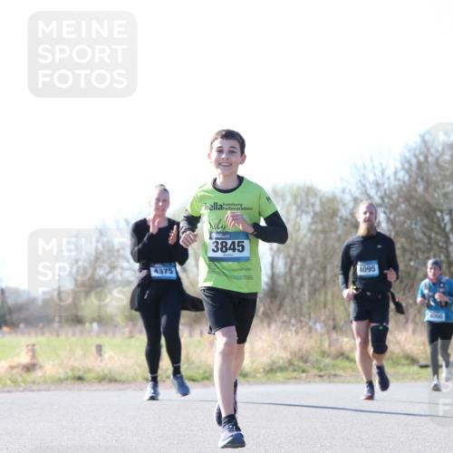 06.04.2025 - 44. Internationalen Wilhelmsburger Insellauf Jannik Wohlers http://msf.ph/oto/7623480 06.04.2025 10:28:25 Laufen 4375, 3845, 4095, 4000 meine-sportfotos.de