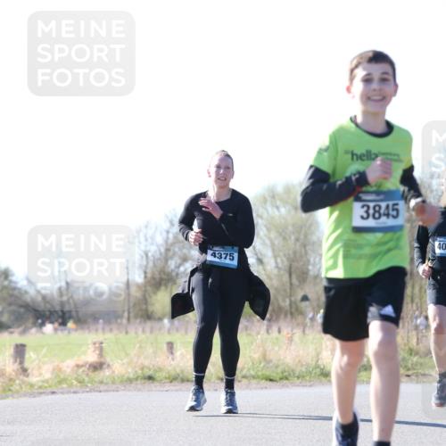 06.04.2025 - 44. Internationalen Wilhelmsburger Insellauf Jannik Wohlers http://msf.ph/oto/7623482 06.04.2025 10:28:26 Laufen 4375, 3845, 4095, 4000 meine-sportfotos.de