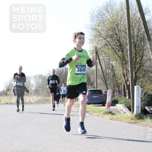06.04.2025 - 44. Internationalen Wilhelmsburger Insellauf Jannik Wohlers http://msf.ph/oto/7623487 06.04.2025 10:28:28 Laufen 4375, 4095, 3845, 31, 4323 meine-sportfotos.de