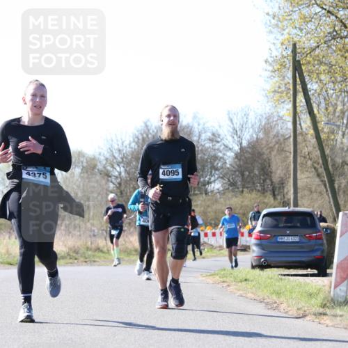 06.04.2025 - 44. Internationalen Wilhelmsburger Insellauf Jannik Wohlers http://msf.ph/oto/7623490 06.04.2025 10:28:29 Laufen 4375, 4095, 400, 4321 meine-sportfotos.de