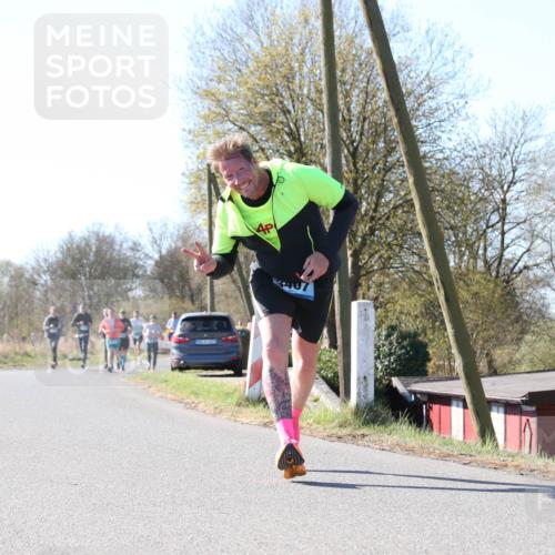 06.04.2025 - 44. Internationalen Wilhelmsburger Insellauf Jannik Wohlers http://msf.ph/oto/7623555 06.04.2025 10:29:02 Laufen  meine-sportfotos.de