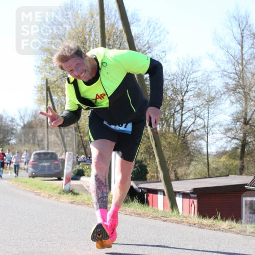 06.04.2025 - 44. Internationalen Wilhelmsburger Insellauf Jannik Wohlers http://msf.ph/oto/7623562 06.04.2025 10:29:03 Laufen  meine-sportfotos.de
