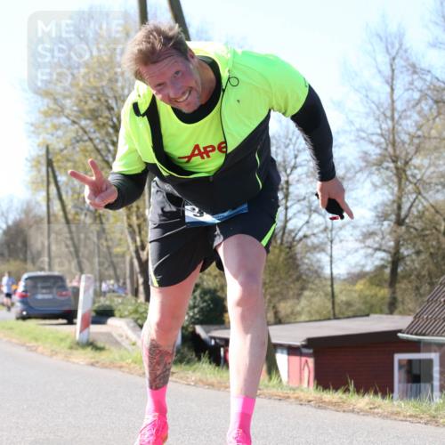 06.04.2025 - 44. Internationalen Wilhelmsburger Insellauf Jannik Wohlers http://msf.ph/oto/7623565 06.04.2025 10:29:03 Laufen  meine-sportfotos.de