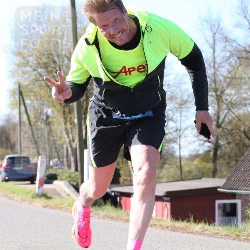 06.04.2025 - 44. Internationalen Wilhelmsburger Insellauf Jannik Wohlers http://msf.ph/oto/7623566 06.04.2025 10:29:03 Laufen  meine-sportfotos.de