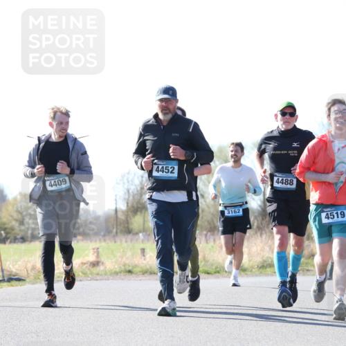 06.04.2025 - 44. Internationalen Wilhelmsburger Insellauf Jannik Wohlers http://msf.ph/oto/7623568 06.04.2025 10:29:12 Laufen 4409, 4452, 3162, 2015, 4488, 4519, 84, 4456 meine-sportfotos.de