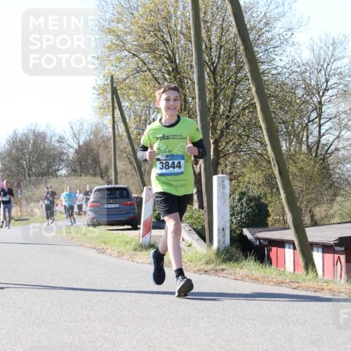 06.04.2025 - 44. Internationalen Wilhelmsburger Insellauf Jannik Wohlers http://msf.ph/oto/7623594 06.04.2025 10:29:20 Laufen 31, 4323, 3844 meine-sportfotos.de