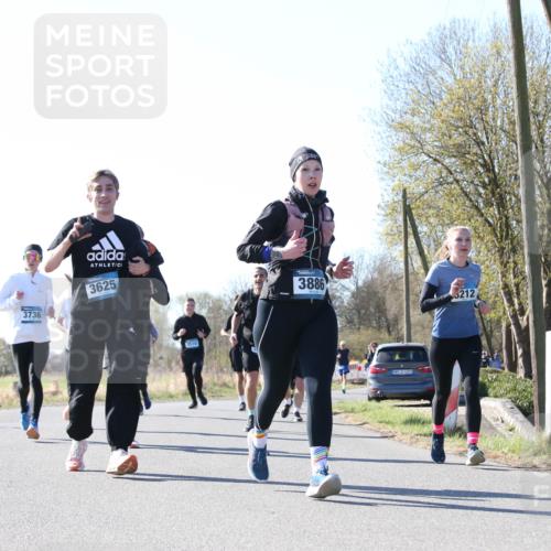 06.04.2025 - 44. Internationalen Wilhelmsburger Insellauf Jannik Wohlers http://msf.ph/oto/7623632 06.04.2025 10:29:37 Laufen 3736, 3625, 3510, 3886, 3212 meine-sportfotos.de