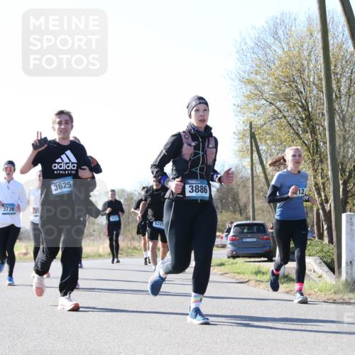 06.04.2025 - 44. Internationalen Wilhelmsburger Insellauf Jannik Wohlers http://msf.ph/oto/7623633 06.04.2025 10:29:37 Laufen 3736, 3625, 3510, 5221, 3886, 31, 4923, 212 meine-sportfotos.de