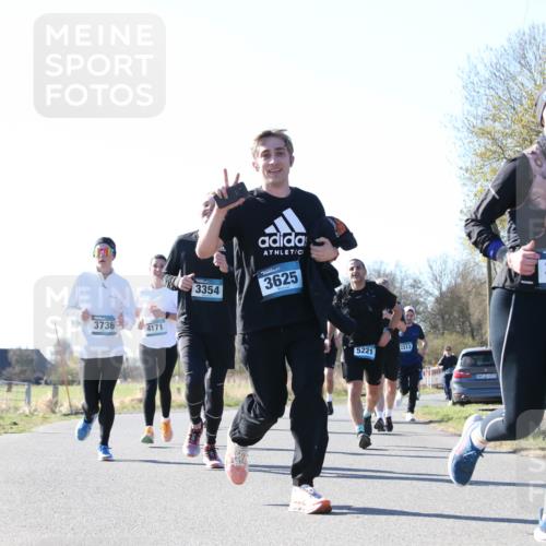 06.04.2025 - 44. Internationalen Wilhelmsburger Insellauf Jannik Wohlers http://msf.ph/oto/7623636 06.04.2025 10:29:37 Laufen 3736, 4171, 3354, 3625, 5221, 3313, 3886, 12 meine-sportfotos.de