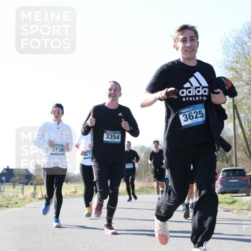 06.04.2025 - 44. Internationalen Wilhelmsburger Insellauf Jannik Wohlers http://msf.ph/oto/7623641 06.04.2025 10:29:38 Laufen 3736, 417, 3354, 3510, 3625, 31, 4323 meine-sportfotos.de