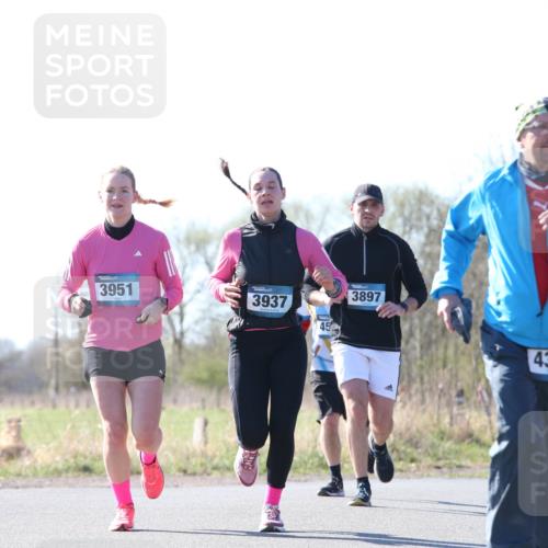06.04.2025 - 44. Internationalen Wilhelmsburger Insellauf Jannik Wohlers http://msf.ph/oto/7623687 06.04.2025 10:29:56 Laufen 3951, 3937, 45, 3897, 4334, 4466 meine-sportfotos.de