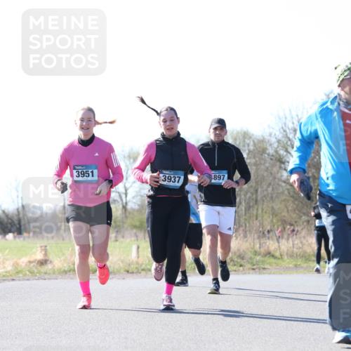 06.04.2025 - 44. Internationalen Wilhelmsburger Insellauf Jannik Wohlers http://msf.ph/oto/7623690 06.04.2025 10:29:57 Laufen 3951, 3937, 897, 4334 meine-sportfotos.de