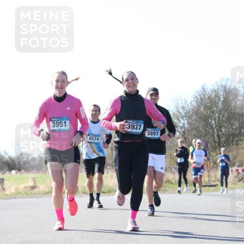 06.04.2025 - 44. Internationalen Wilhelmsburger Insellauf Jannik Wohlers http://msf.ph/oto/7623695 06.04.2025 10:29:58 Laufen 3951, 4574, 3937, 3897 meine-sportfotos.de
