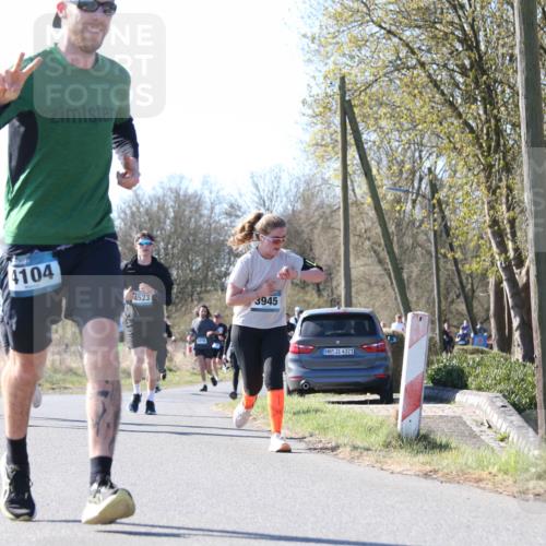 06.04.2025 - 44. Internationalen Wilhelmsburger Insellauf Jannik Wohlers http://msf.ph/oto/7623756 06.04.2025 10:30:20 Laufen 4596, 4104, 4523, 3945, 4321 meine-sportfotos.de