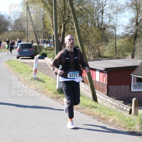 06.04.2025 - 44. Internationalen Wilhelmsburger Insellauf Jannik Wohlers http://msf.ph/oto/7623895 06.04.2025 10:31:52 Laufen 4237 meine-sportfotos.de