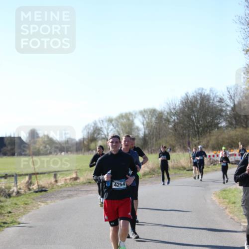 06.04.2025 - 44. Internationalen Wilhelmsburger Insellauf Jannik Wohlers http://msf.ph/oto/7623928 06.04.2025 10:32:06 Laufen 4254 meine-sportfotos.de