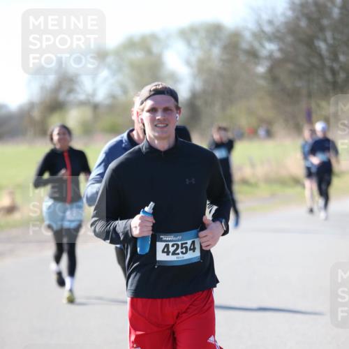 06.04.2025 - 44. Internationalen Wilhelmsburger Insellauf Jannik Wohlers http://msf.ph/oto/7623931 06.04.2025 10:32:07 Laufen 4254 meine-sportfotos.de