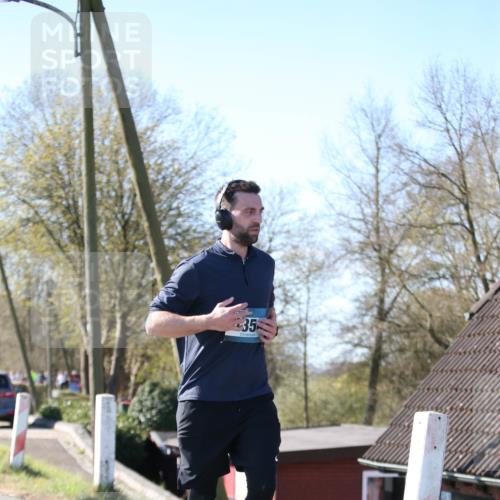 06.04.2025 - 44. Internationalen Wilhelmsburger Insellauf Jannik Wohlers http://msf.ph/oto/7624220 06.04.2025 10:33:39 Laufen 35 meine-sportfotos.de