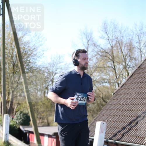 06.04.2025 - 44. Internationalen Wilhelmsburger Insellauf Jannik Wohlers http://msf.ph/oto/7624223 06.04.2025 10:33:40 Laufen 4354 meine-sportfotos.de