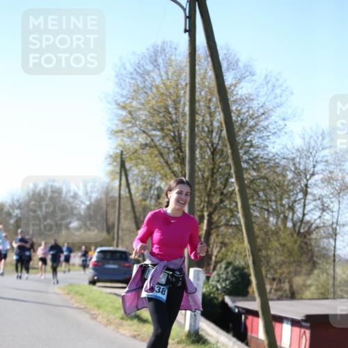 06.04.2025 - 44. Internationalen Wilhelmsburger Insellauf Jannik Wohlers http://msf.ph/oto/7624227 06.04.2025 10:33:42 Laufen 38 meine-sportfotos.de