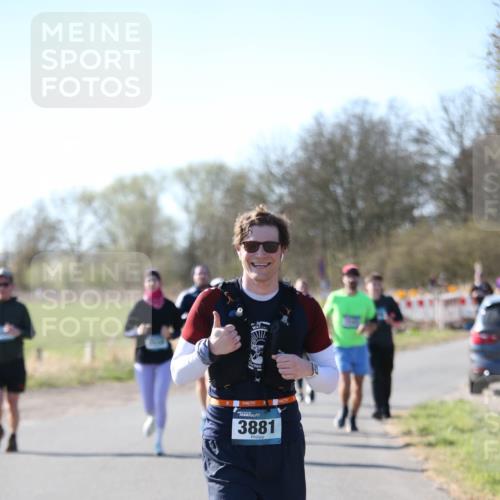 06.04.2025 - 44. Internationalen Wilhelmsburger Insellauf Jannik Wohlers http://msf.ph/oto/7624354 06.04.2025 10:34:29 Laufen 3881 meine-sportfotos.de