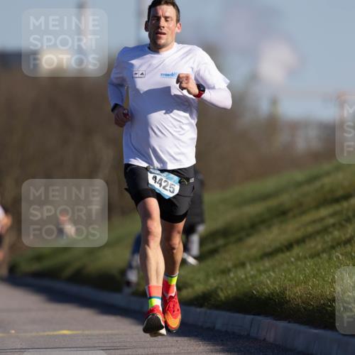 06.04.2025 - 44. Internationalen Wilhelmsburger Insellauf Michael Strokosch http://msf.ph/oto/7624440 06.04.2025 09:15:26 Laufen 4425 meine-sportfotos.de