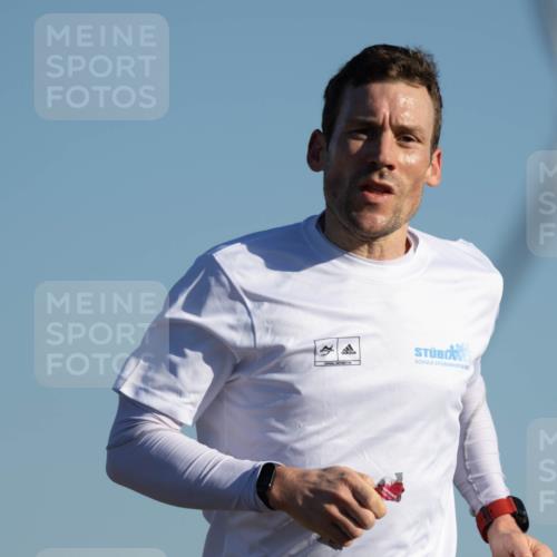 06.04.2025 - 44. Internationalen Wilhelmsburger Insellauf Michael Strokosch http://msf.ph/oto/7624443 06.04.2025 09:15:31 Laufen 14, 4425 meine-sportfotos.de