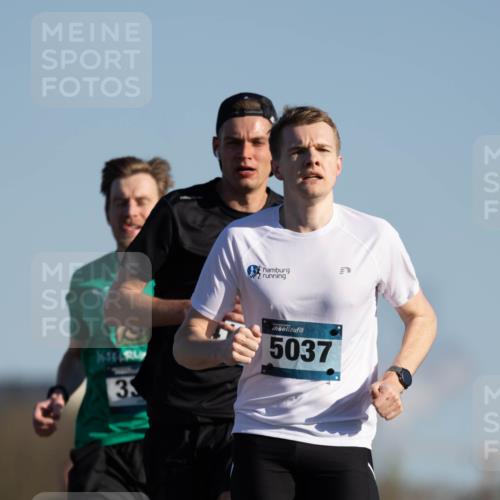 06.04.2025 - 44. Internationalen Wilhelmsburger Insellauf Michael Strokosch http://msf.ph/oto/7624489 06.04.2025 09:15:53 Laufen 33, 5037 meine-sportfotos.de
