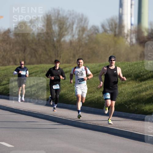 06.04.2025 - 44. Internationalen Wilhelmsburger Insellauf Michael Strokosch http://msf.ph/oto/7624491 06.04.2025 09:17:47 Laufen 4325, 4576, 3739 meine-sportfotos.de