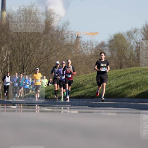06.04.2025 - 44. Internationalen Wilhelmsburger Insellauf Michael Strokosch http://msf.ph/oto/7624506 06.04.2025 09:18:13 Laufen 3643, 4265 meine-sportfotos.de