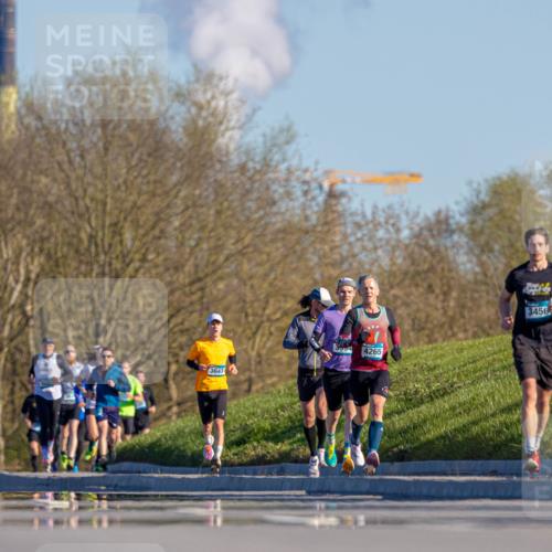 06.04.2025 - 44. Internationalen Wilhelmsburger Insellauf Michael Strokosch http://msf.ph/oto/7624508 06.04.2025 09:18:16 Laufen 3643, 9994, 4265, 3456 meine-sportfotos.de