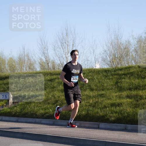 06.04.2025 - 44. Internationalen Wilhelmsburger Insellauf Michael Strokosch http://msf.ph/oto/7624529 06.04.2025 09:18:39 Laufen 7, 5, 3456 meine-sportfotos.de