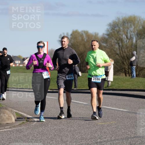 06.04.2025 - 44. Internationalen Wilhelmsburger Insellauf Michael Strokosch http://msf.ph/oto/7624681 06.04.2025 10:11:23 Laufen 4434, 4443, 3186 meine-sportfotos.de