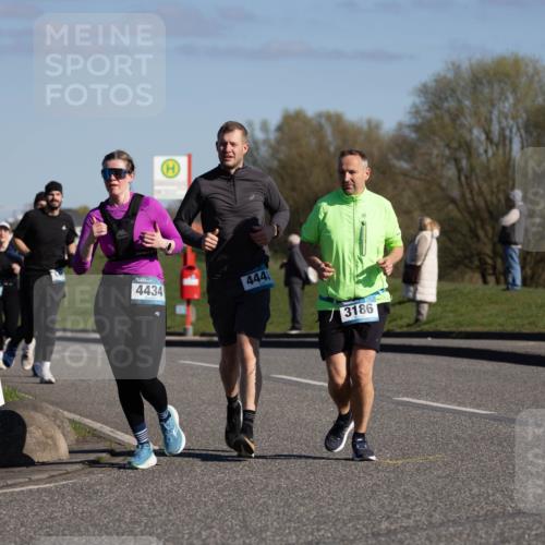 06.04.2025 - 44. Internationalen Wilhelmsburger Insellauf Michael Strokosch http://msf.ph/oto/7624683 06.04.2025 10:11:23 Laufen 4434, 444, 3186 meine-sportfotos.de