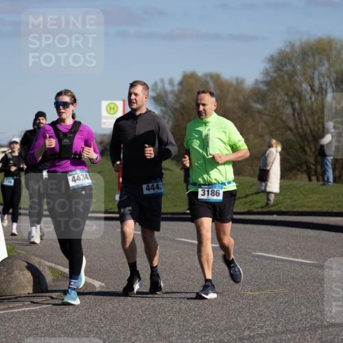 06.04.2025 - 44. Internationalen Wilhelmsburger Insellauf Michael Strokosch http://msf.ph/oto/7624684 06.04.2025 10:11:24 Laufen 3726, 4434, 4443, 3186 meine-sportfotos.de