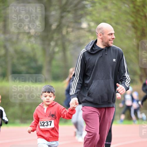 13.04.2025 - Hammer Lauf Dr. Thomas Lammeyer http://msf.ph/oto/7628057 13.04.2025 09:11:38 Laufen 5237 meine-sportfotos.de